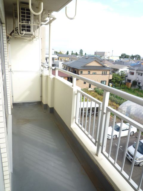 Balcony. Ease clothesline in the spacious veranda