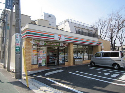 Convenience store. 150m to Seven-Eleven (convenience store)