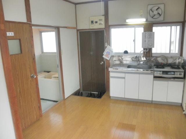 Kitchen. This flooring