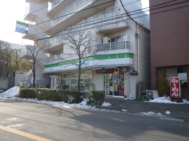 Convenience store. 430m to Family Mart (convenience store)