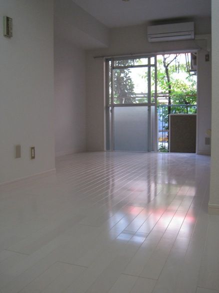 Living and room. LDK is located quires about 13.1.