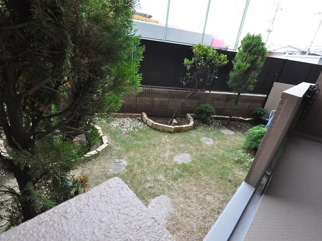 Garden. Lions Garden Chofu Tamagawa private garden