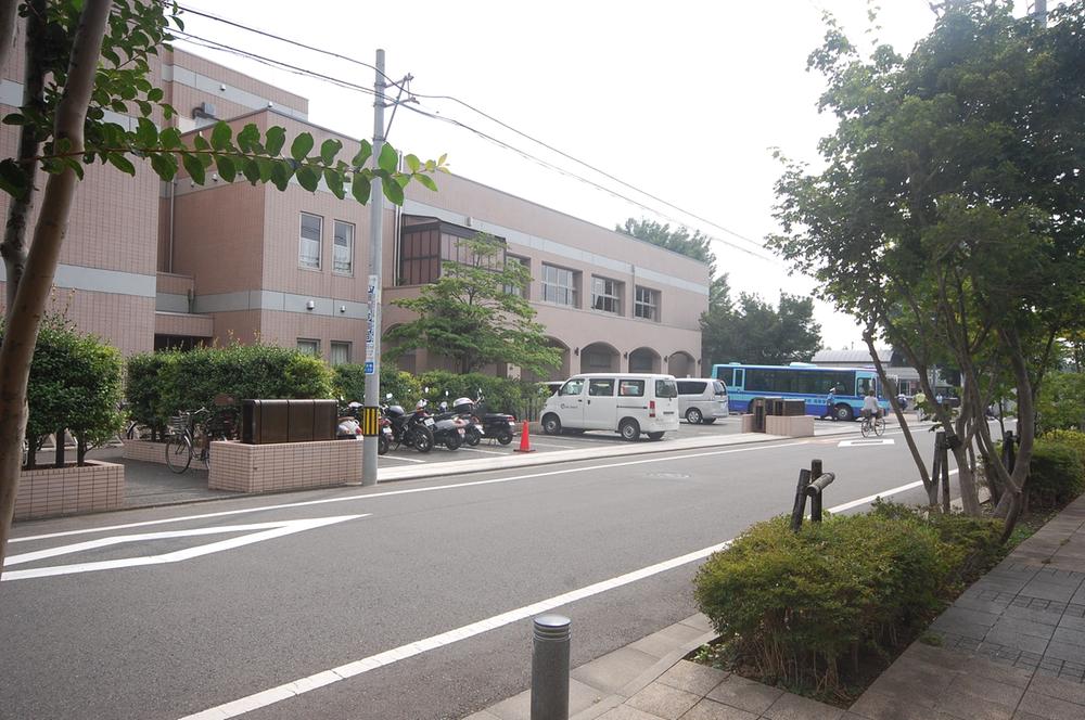 high school ・ College. 776m to private Akira Hanagakuen high school