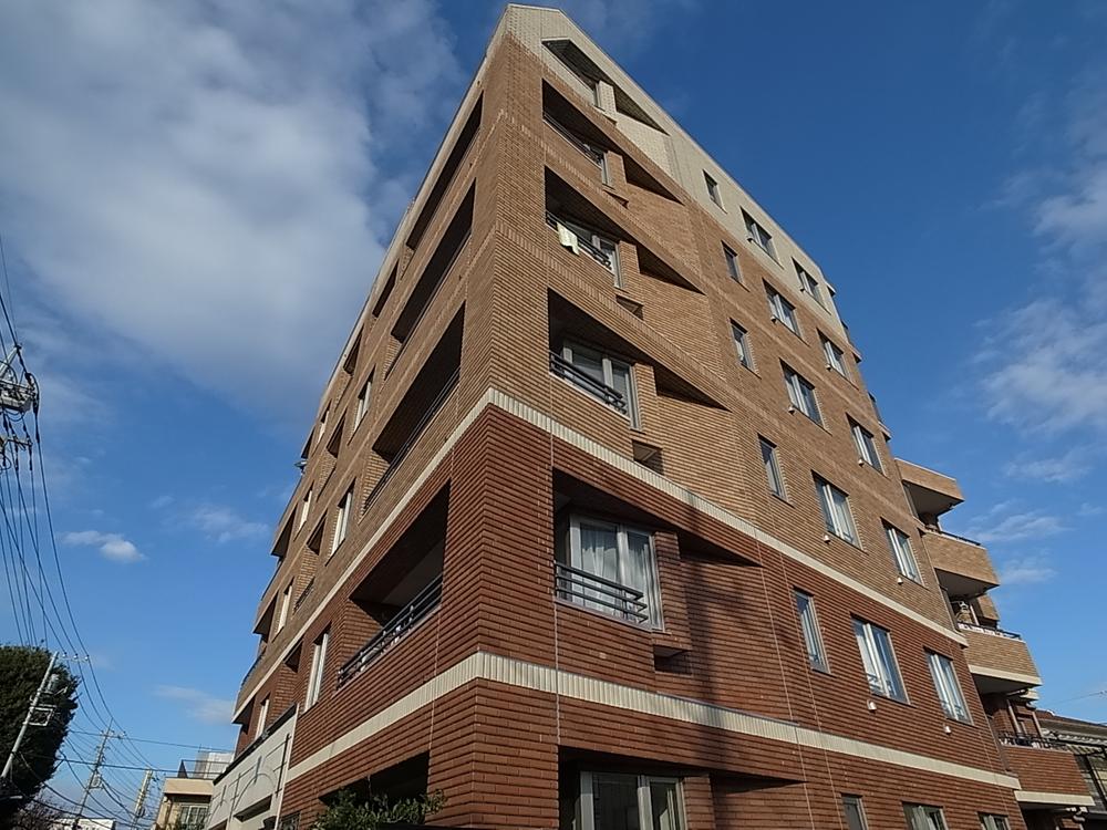 Local appearance photo. Local (12 May 2013) Shooting