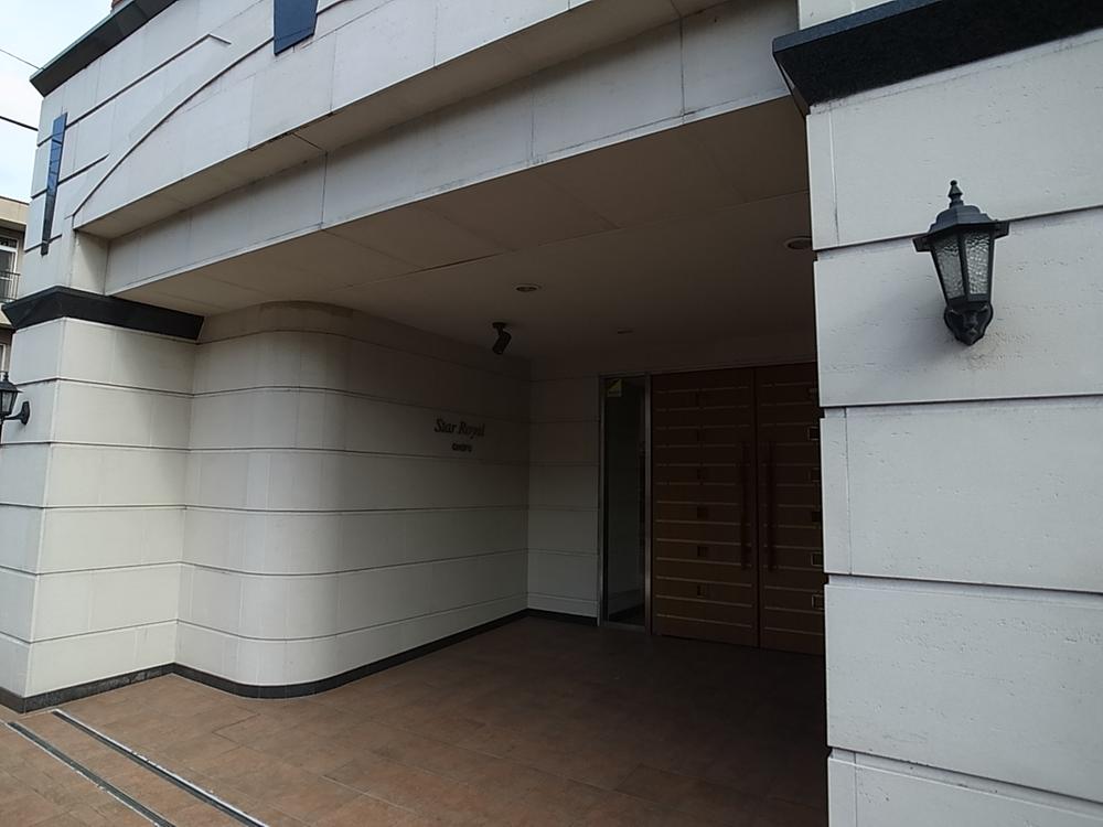 Entrance. Common areas