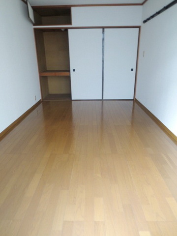 Other room space. South-facing opening