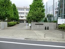 Junior high school. Komae Municipal fourth junior high school (junior high school) up to 690m