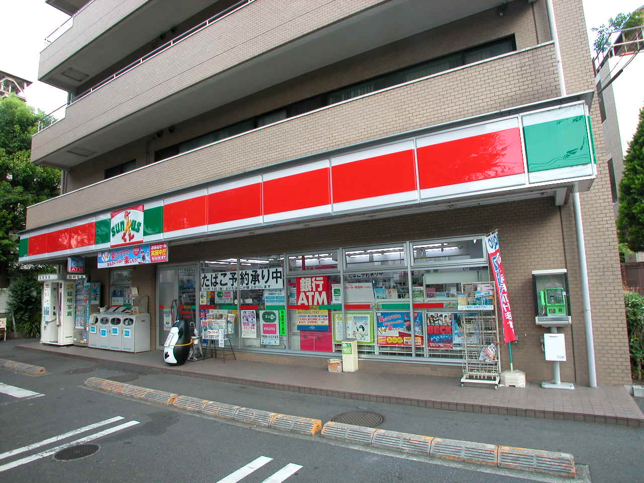 Convenience store. Thanks Chofu Kikunodai store up (convenience store) 494m