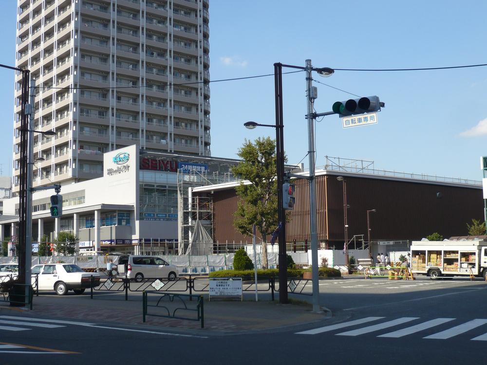 station. Keio Line "Kokuryo" 400m to the station