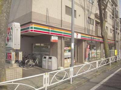 Convenience store. 1m to Seven-Eleven (convenience store)