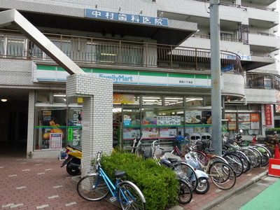 Convenience store. 600m to Family Mart (convenience store)