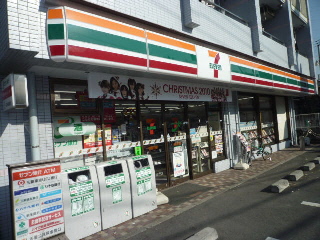 Convenience store. Seven-Eleven (convenience store) to 200m