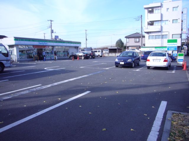 Convenience store. 180m to Family Mart (convenience store)