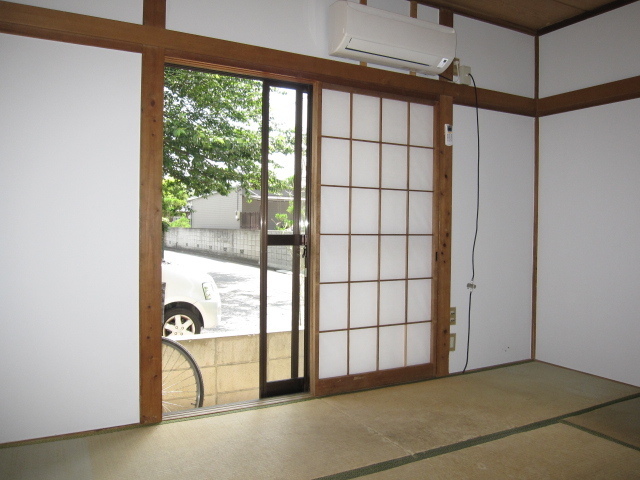 Other room space. There is also a Japanese-style room