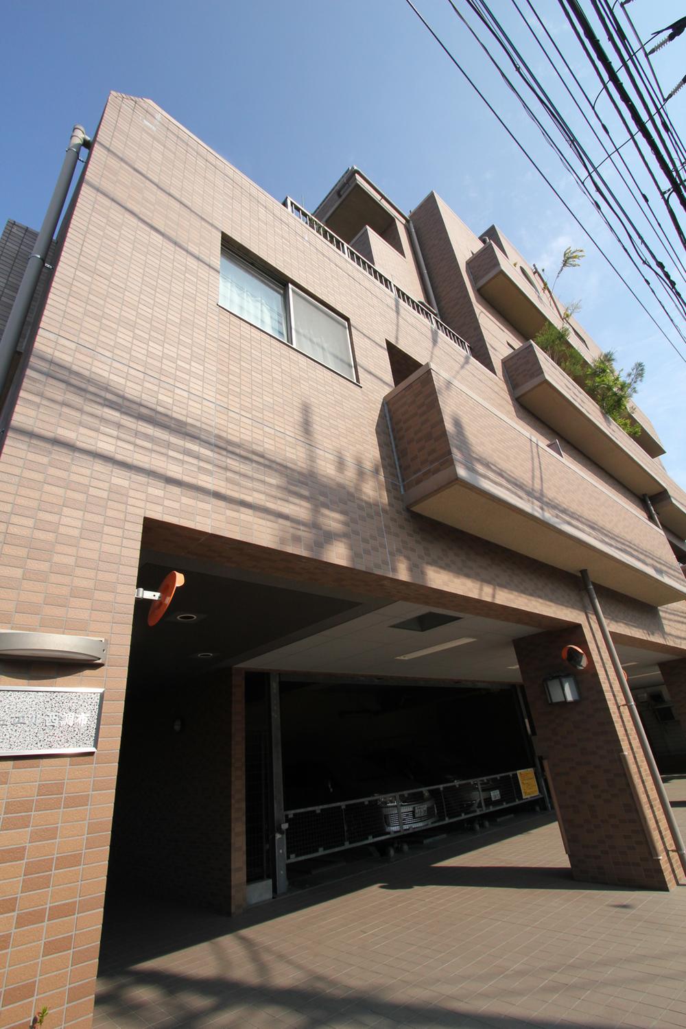 Local appearance photo. Convenient and popular Keio Line "Chofu West" station 3-minute walk!