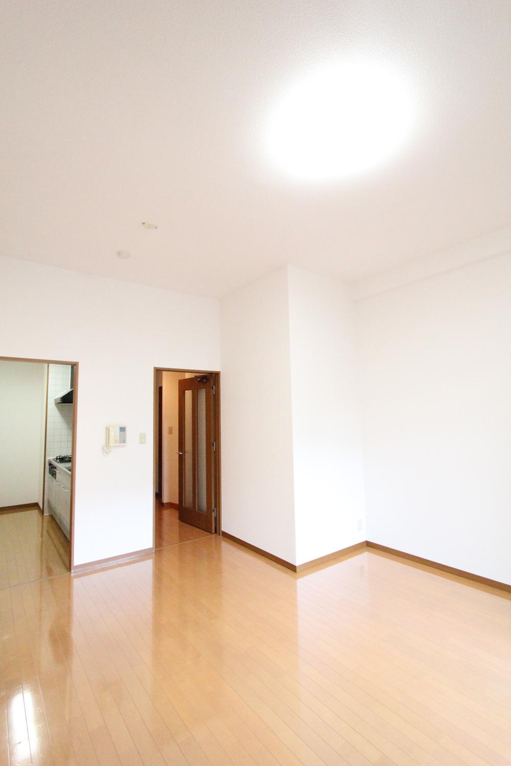 Living. High ceilings, Excellent living in the sense of openness