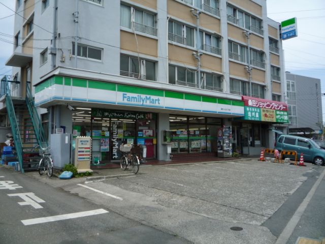 Convenience store. 280m to Seven-Eleven (convenience store)