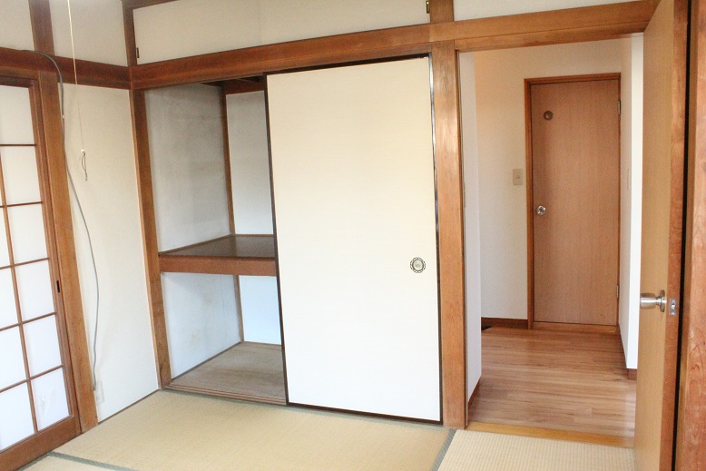 Receipt. Is a closet on the first floor Japanese-style room