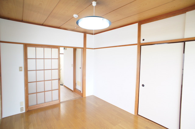 Living and room. Access good Sengawa ・ Recommended 1K of Seijo area! Further by bus use