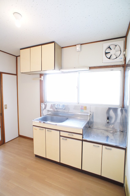 Kitchen. Two-burner stove can be installed kitchen ☆ It is economical in city gas use