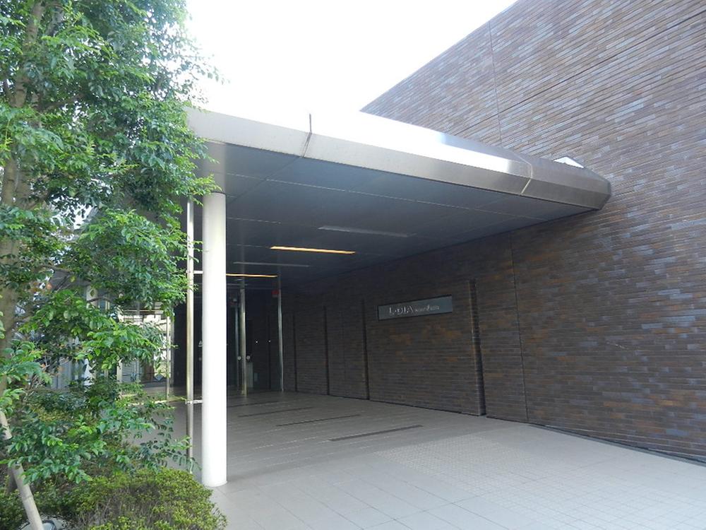 Entrance. Mansion Entrance