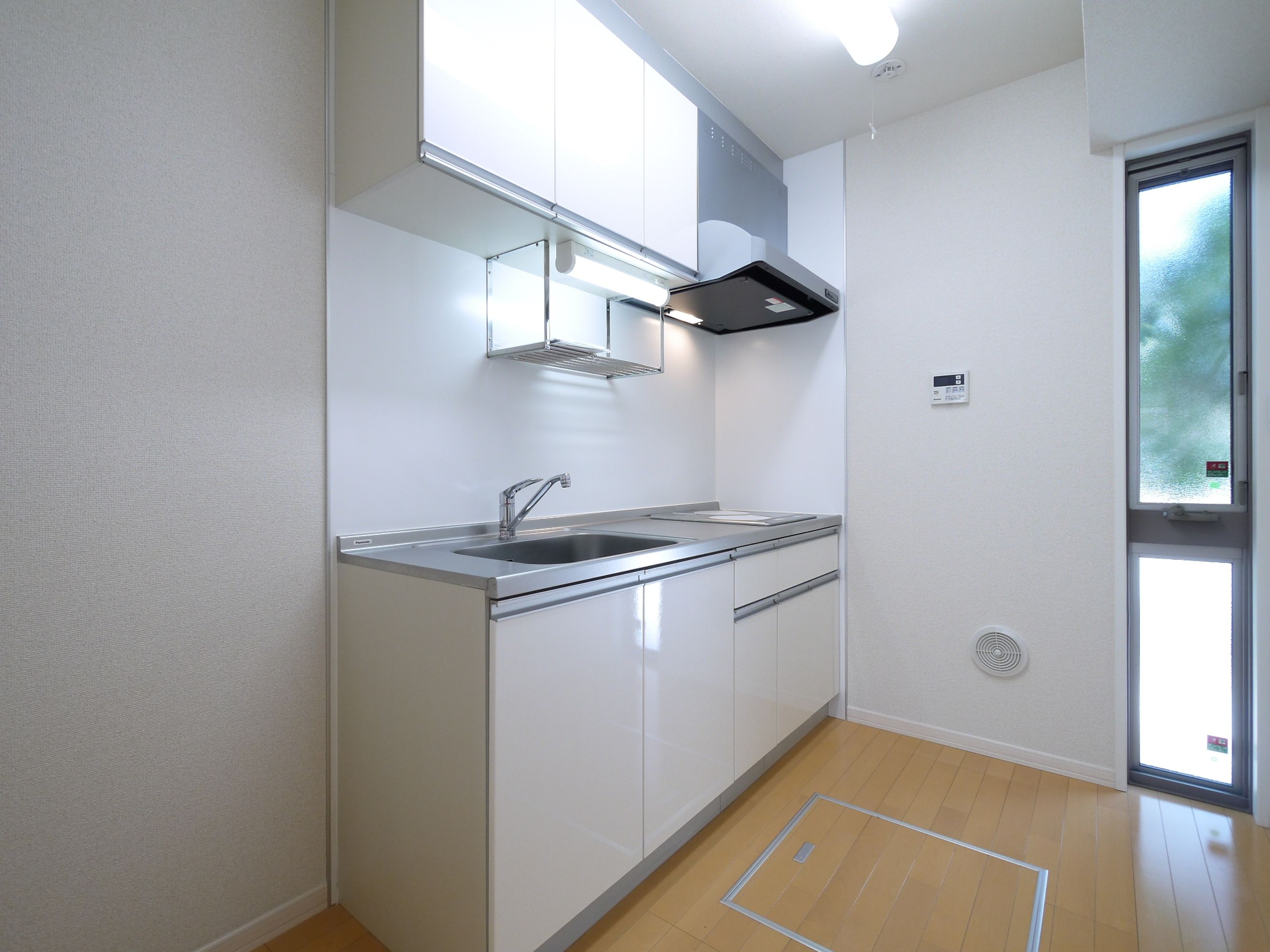 Kitchen.  ☆ Opening small window with bright kitchen