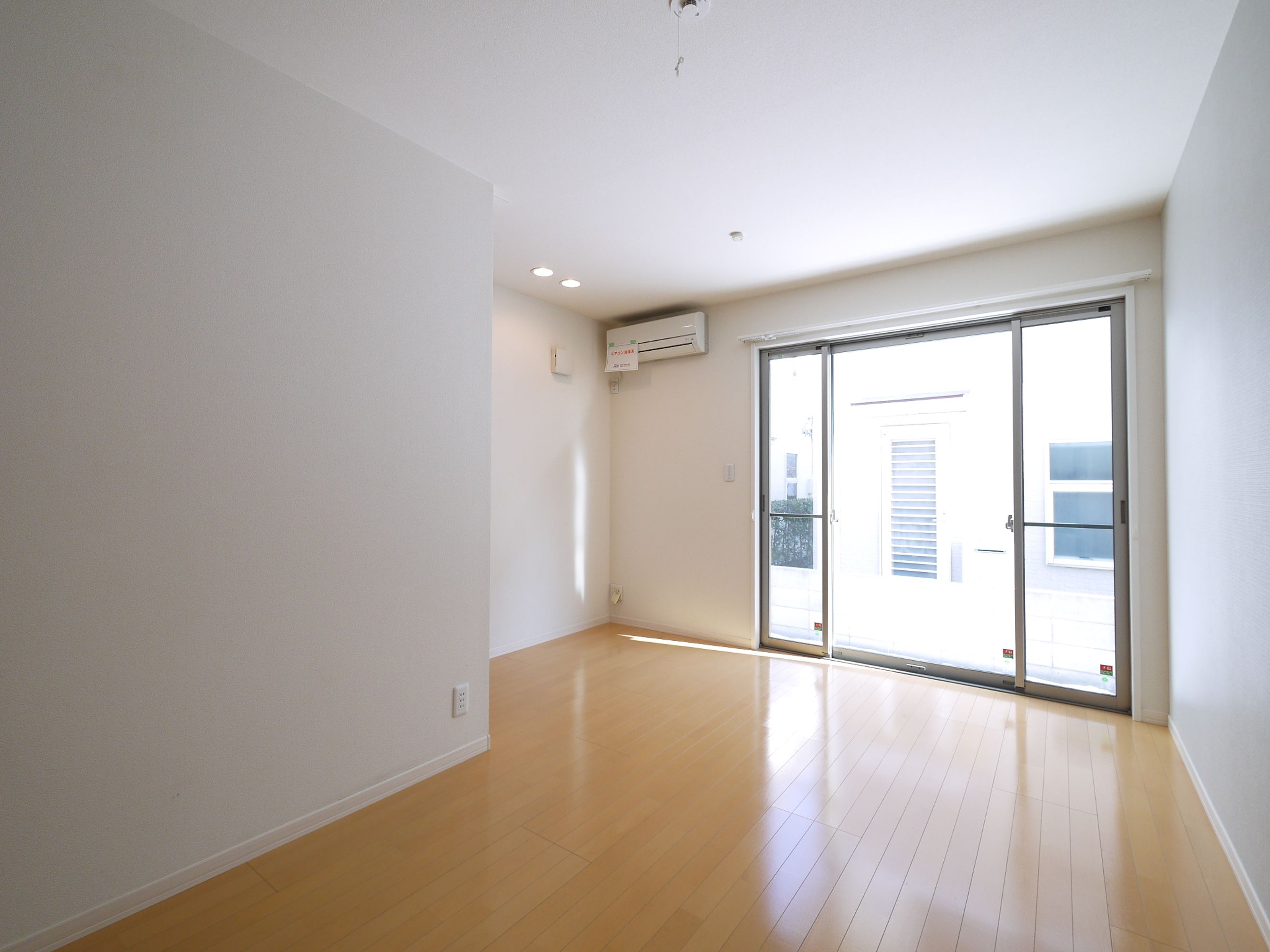 Living and room.  ☆ The first floor living room. Opening and closing Ease electric shutter