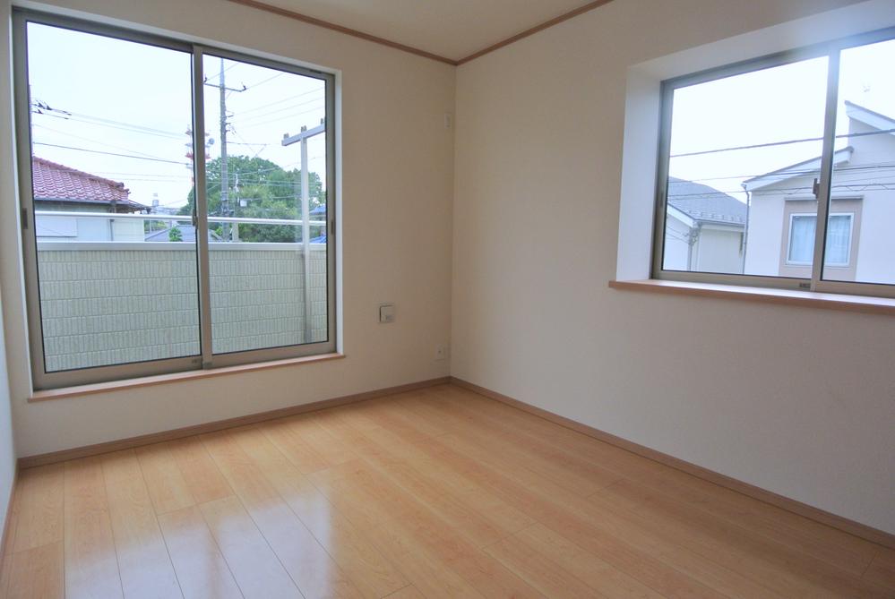 Non-living room. Seller same specifications