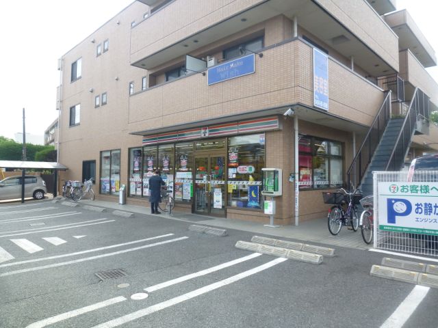 Convenience store. 640m to Seven-Eleven (convenience store)