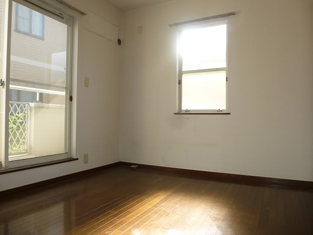 Other room space. Privilege of the corner room, Windows are many bright and pleasant space. 