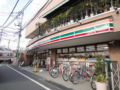 Convenience store. 560m to Seven-Eleven (convenience store)