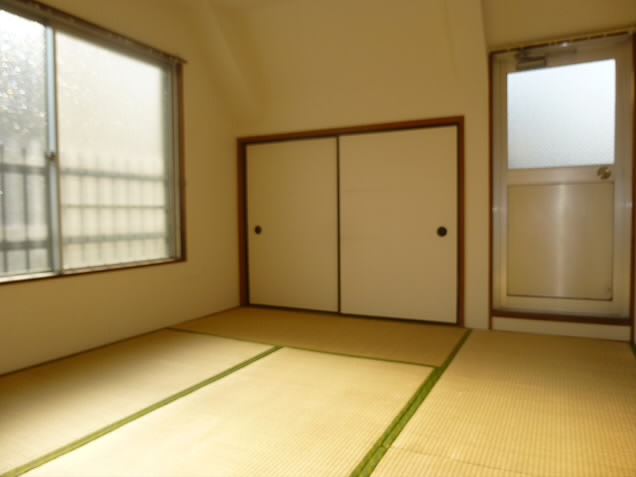 Other room space. There is a relaxing effect size of the tatami (Japanese-style).