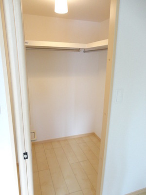 Receipt. You can large walk-in closet with plenty storage!