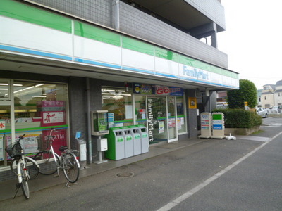 Convenience store. 550m to Family Mart (convenience store)