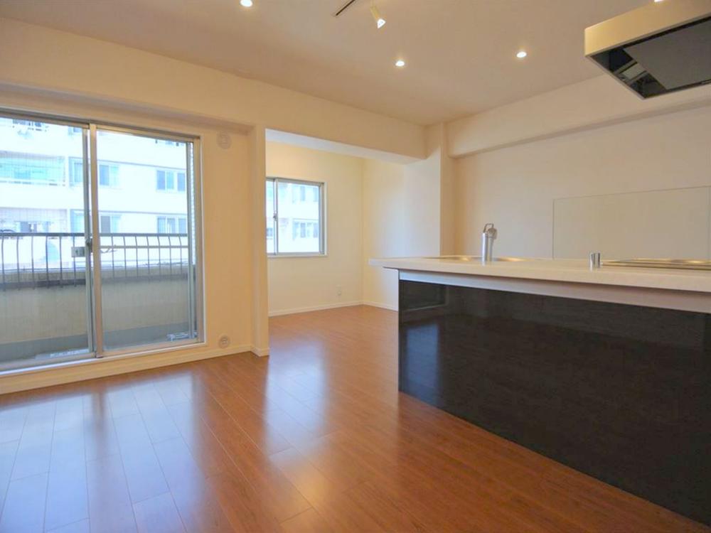 Living. Selling local