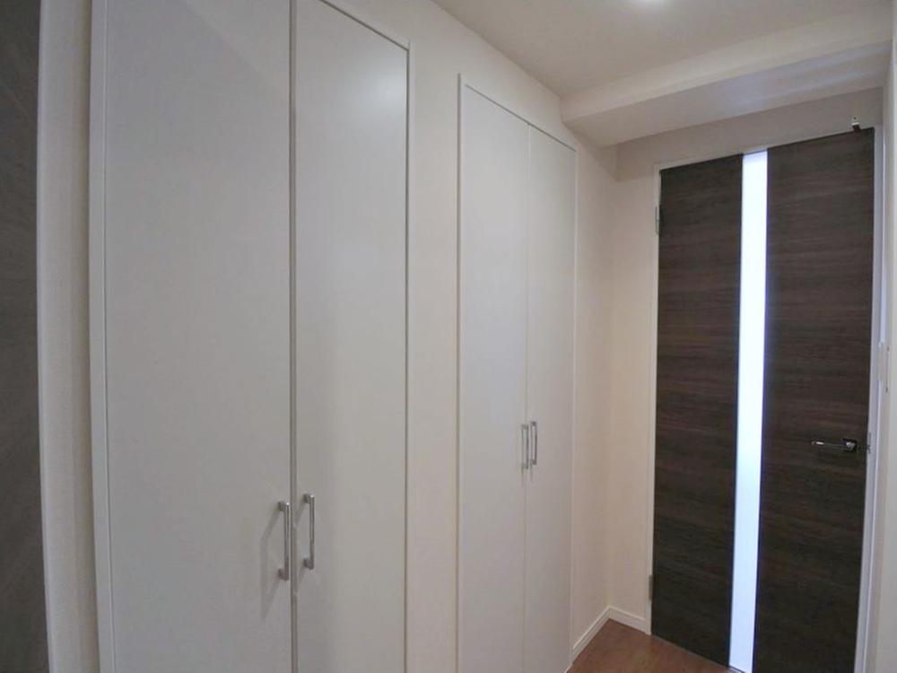 Entrance. Selling local