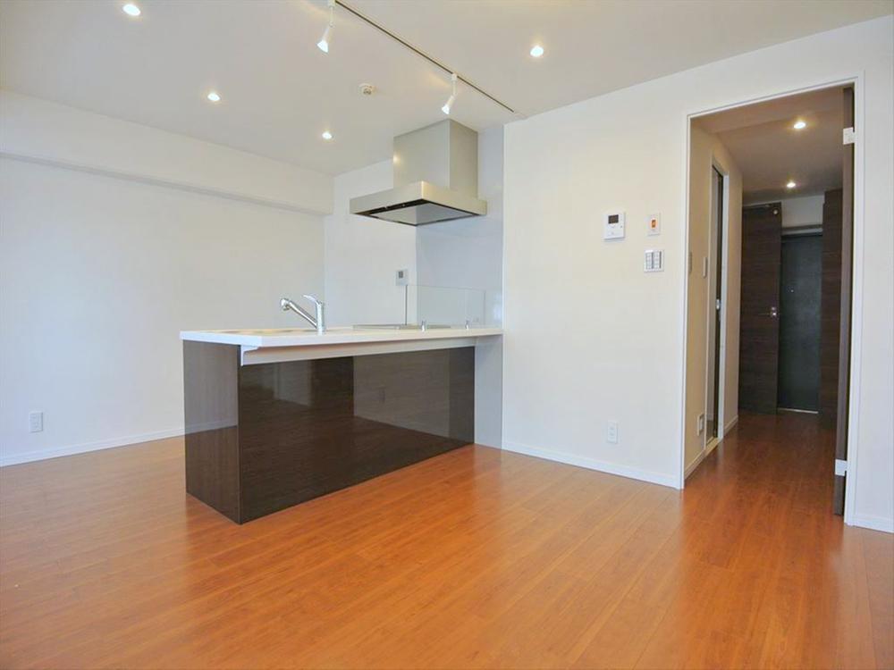 Living. Selling local