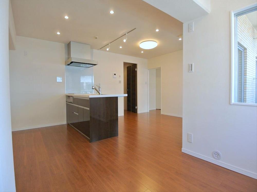 Living. Selling local