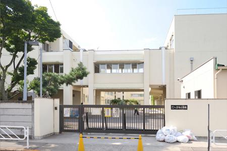 Primary school. Chofu stand up to the second elementary school 469m
