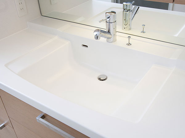 Bathing-wash room.  [Square bowl integrated counter] Adopt an integrated Square bowl is clean there is no easy seam. It creates a neat and clean impression.