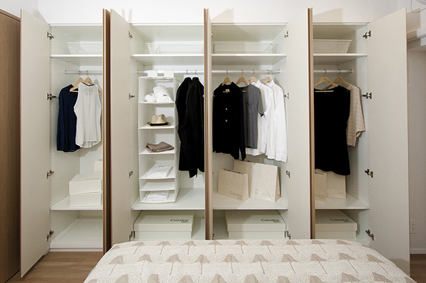  [closet] In hanger pipes and shelves, Effective use of the storage space! Clothing also miscellaneous goods nor Shimae books, Excellent storage capacity (publication photograph taken a B-type model room)