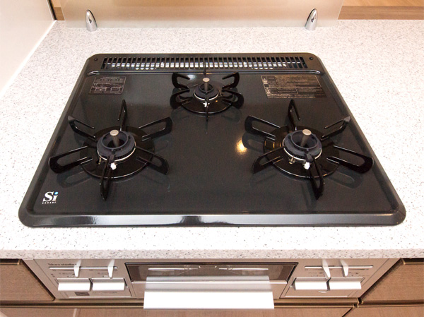 Kitchen.  [Highly functional three-necked enamel top gas stove] Easy to clean easy to dirt because of adopting the hard enamel. In all mouth sensor specification has been consideration so as not to put fire accident.