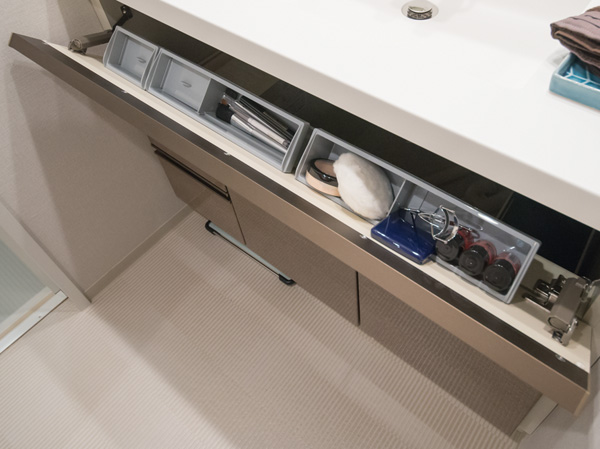 Bathing-wash room.  [Organizing easy to bowl under the Cosmetics storage pockets] At the bottom of the wash bowl, Open to the front provides a "smart pocket". It is perfect for storage of make-up supplies.
