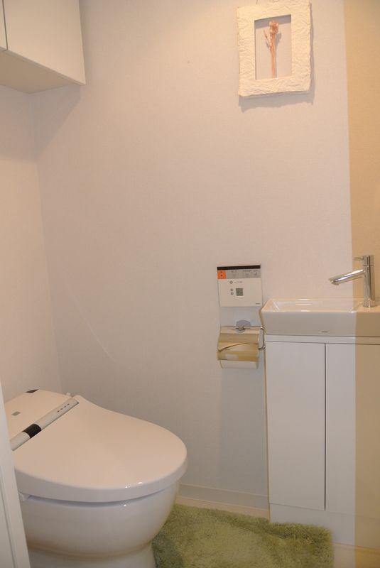 Toilet. Toilet adopts spacious use tankless the space. We also installed Washlet.