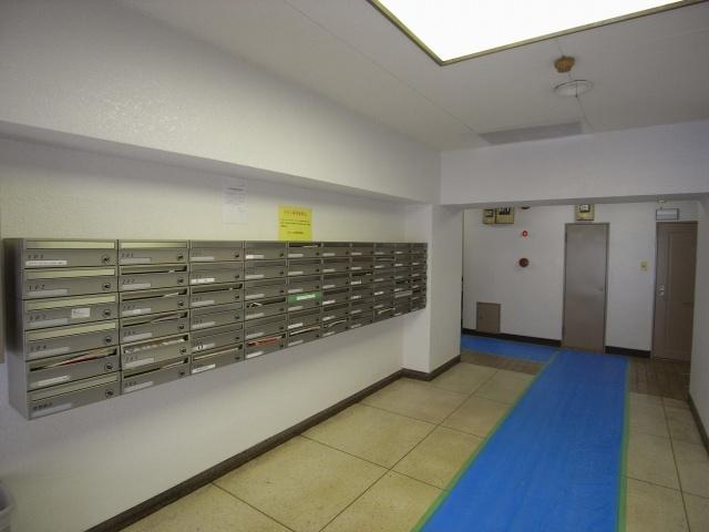 Other common areas. Set post