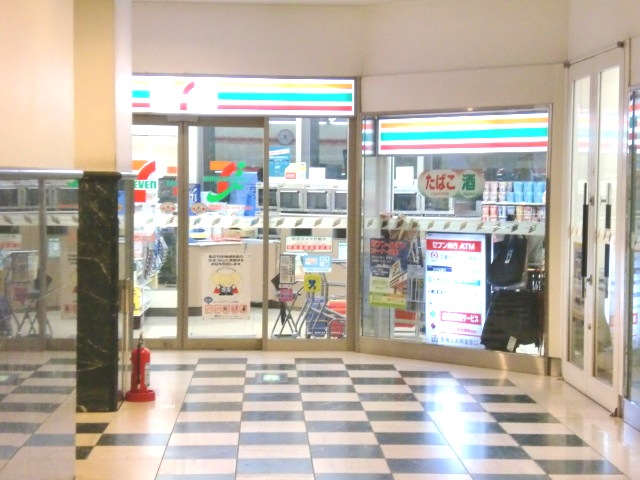 Convenience store. Seven-Eleven St. Luke Tower store up (convenience store) 299m