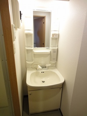 Washroom. Wash basin equipped independent!