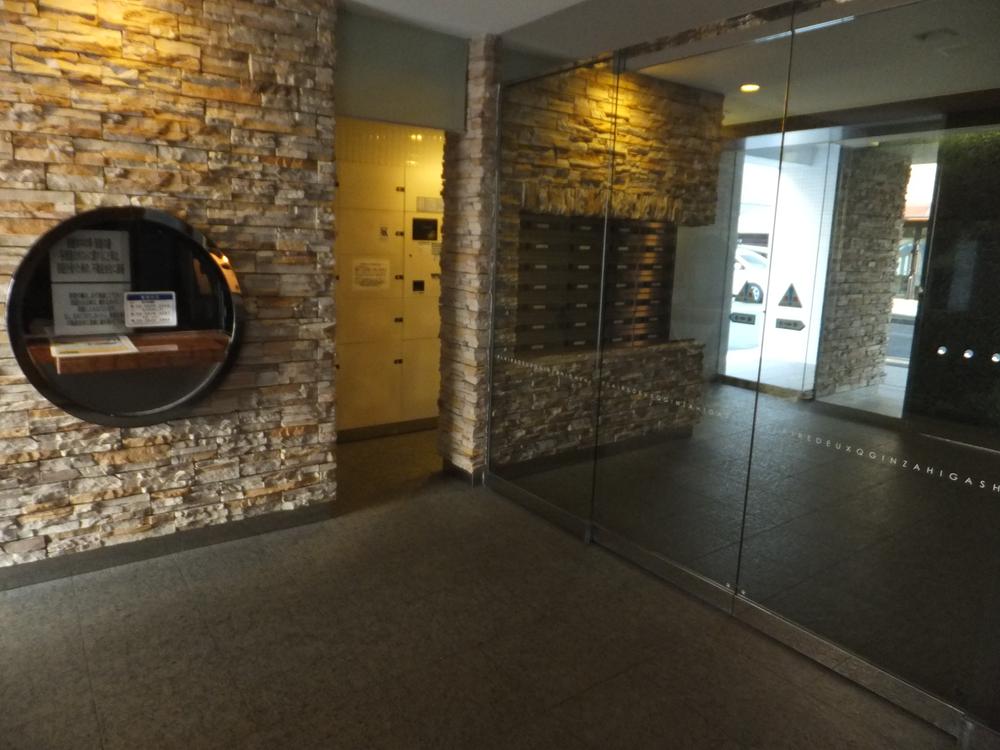 Entrance. Common areas