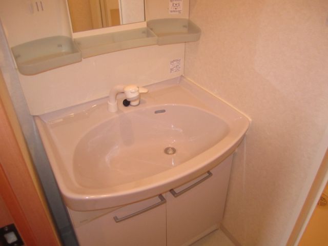 Washroom. It is a convenient independent wash basin. 