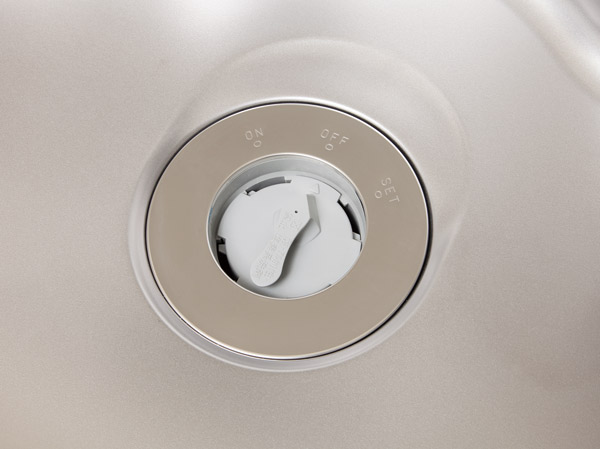 Kitchen.  [Disposer] Adopt a disposer to wash away the garbage in the kitchen. Garbage put in a sink drain outlet, By flowing water is a simple process that only the lid. Also, Safe design that does not work and does not close the lid.